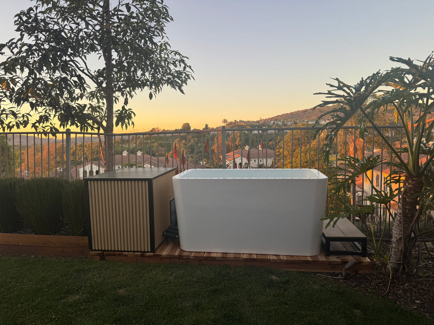 RevX Acrylic X Tub Cold Plunge with LUX High Performance Chiller and Filtration System