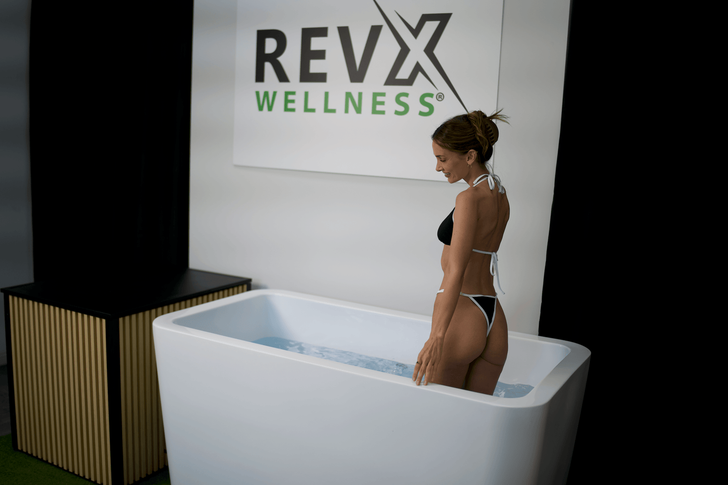 RevX Acrylic X Tub Cold Plunge with LUX High Performance Chiller and Filtration System
